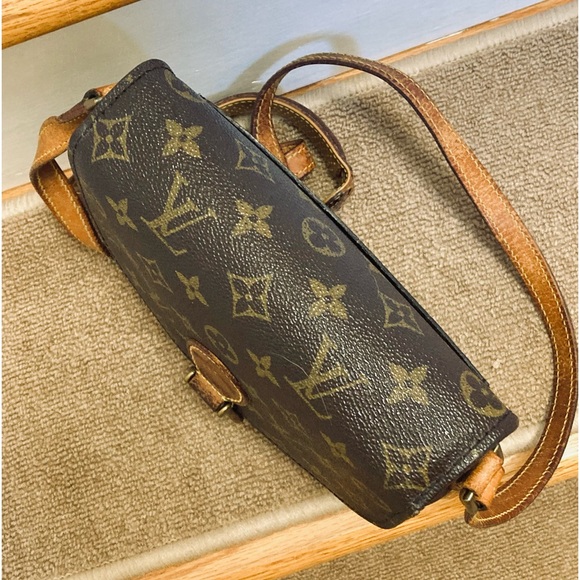 Louis Vuitton Monogram Saint Cloud MM - Picture 9 of 16
